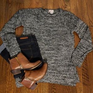 ⚡Black and white sweater⚡